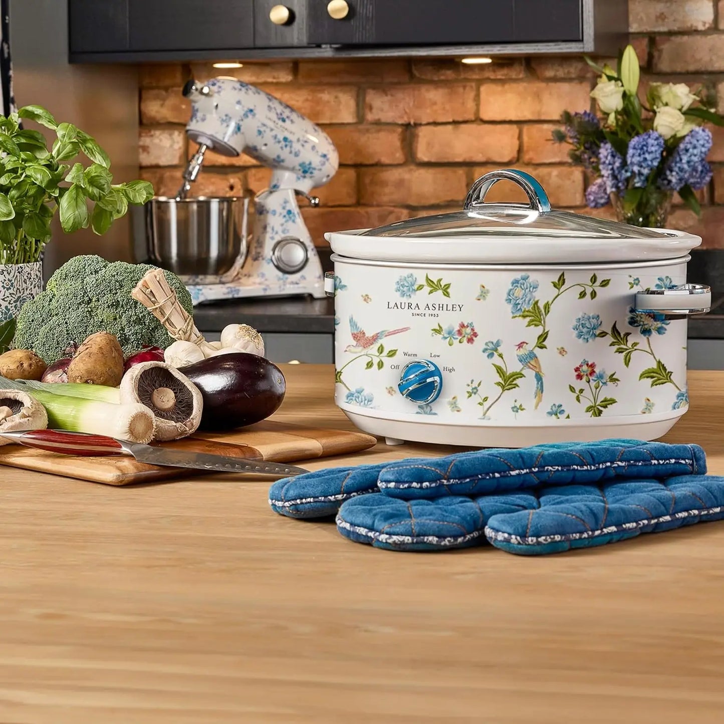 Slow Cooker - Large Slow Cooker 3.7 QT for 4 to 5 People - Energy Efficient Slow Cookers with 3 Heat Settings - Dishwasher Safe